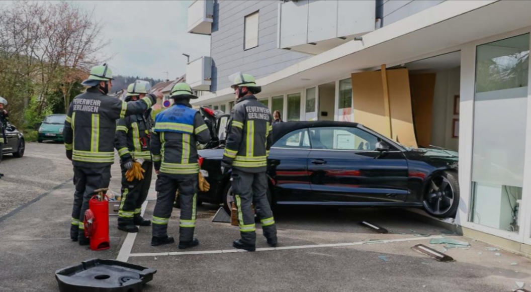 Audi Crashes into the Window of a Clinic in Gerlingen Germany.