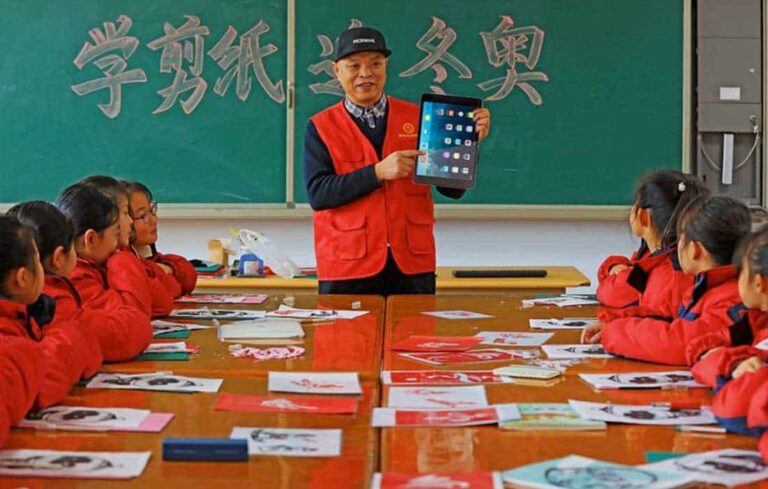 China to Make AI Classes Compulsory in Schools from September 2025